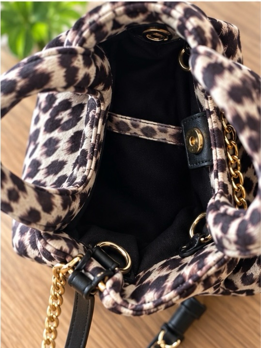 Juicy Couture Snow Leopard Bow Dup Mini Tote Crossbody Bag NWT - Picture 4 of 8